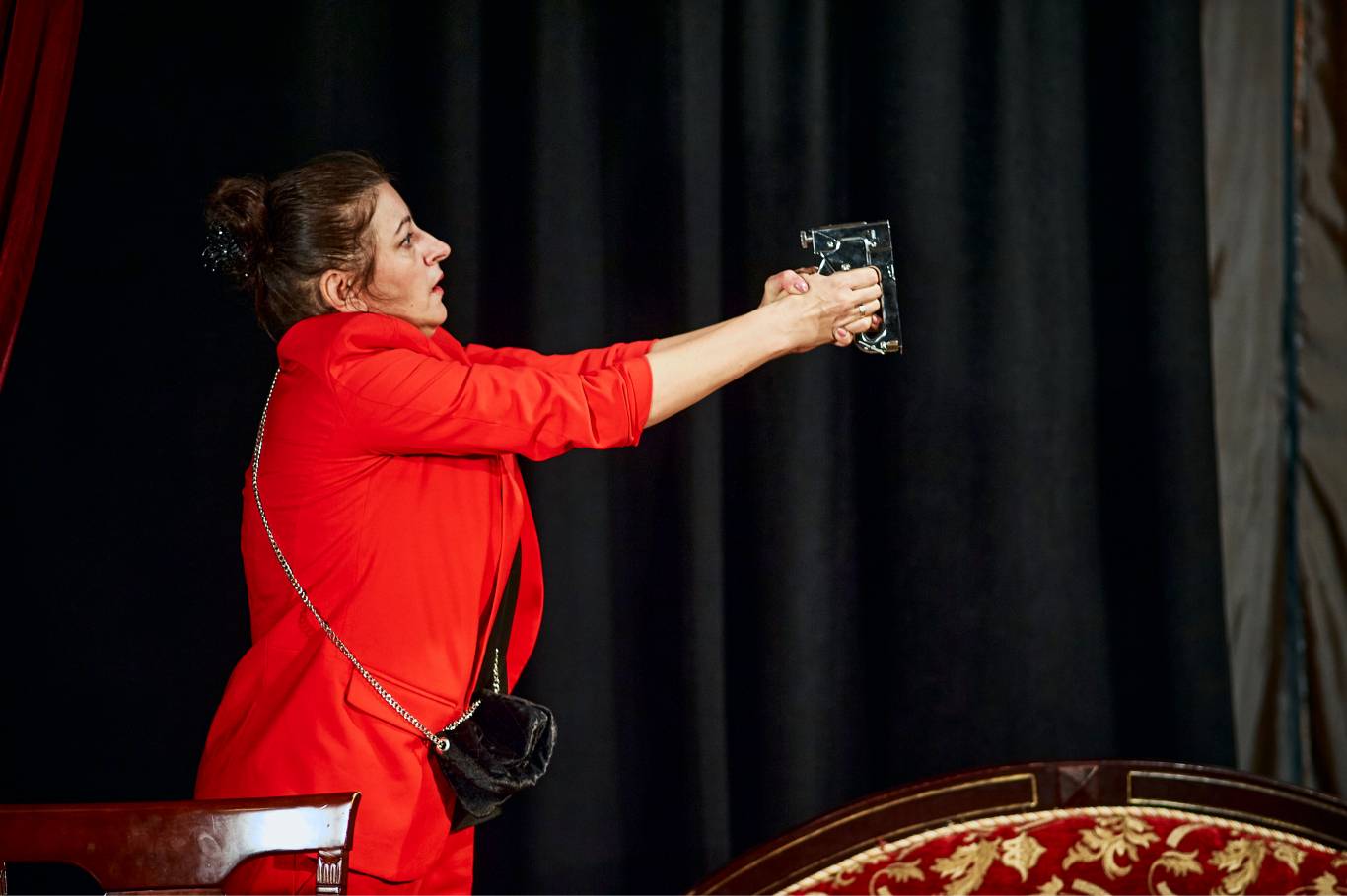 DOUBLE TROUBLES - Романтичний детектив