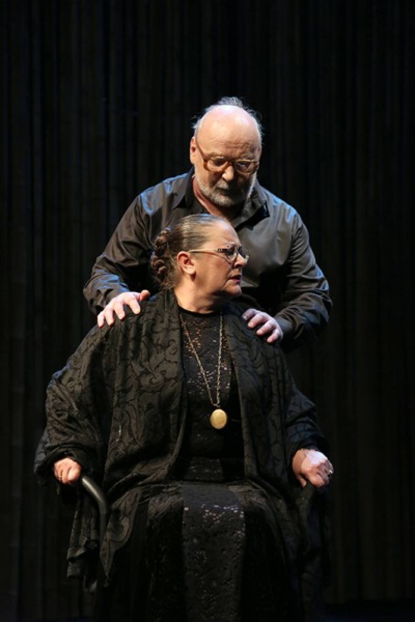 Дерева помирають стоячи