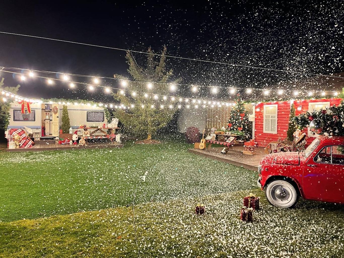 Новорічна МопсоКазка