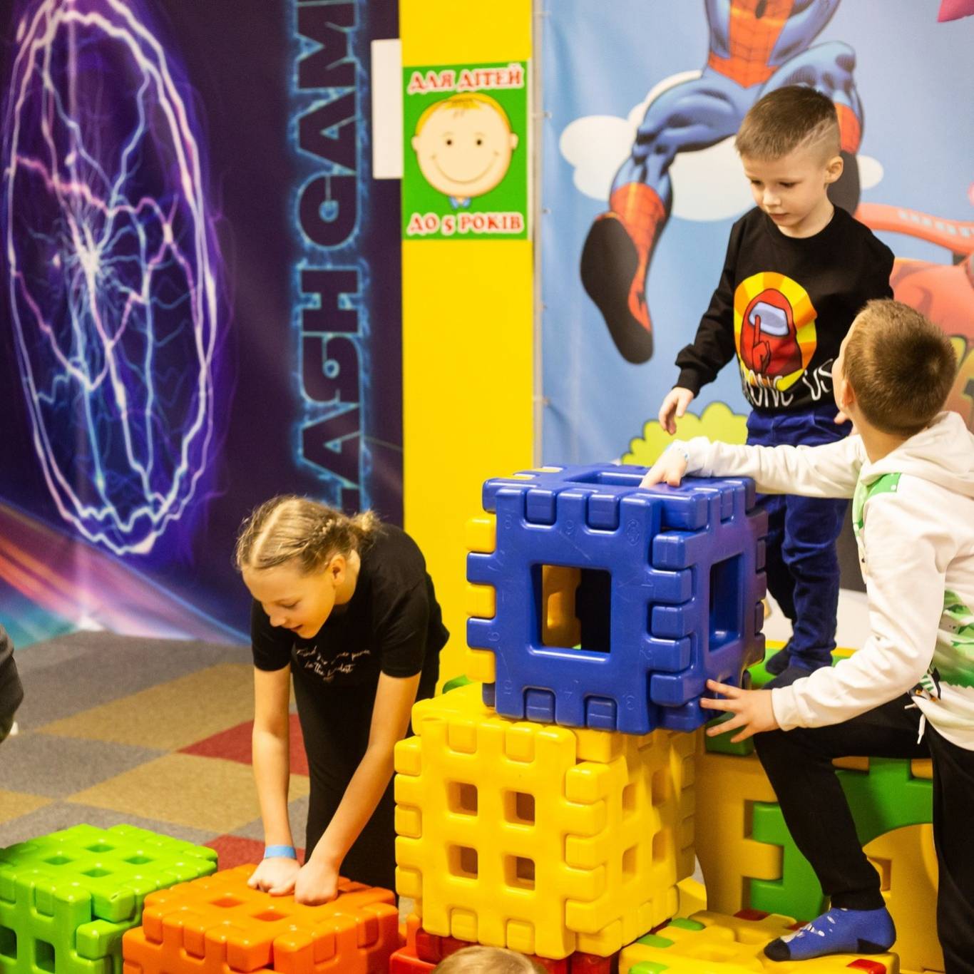 Дитяча планета запрошує на яскраві дитячі забави