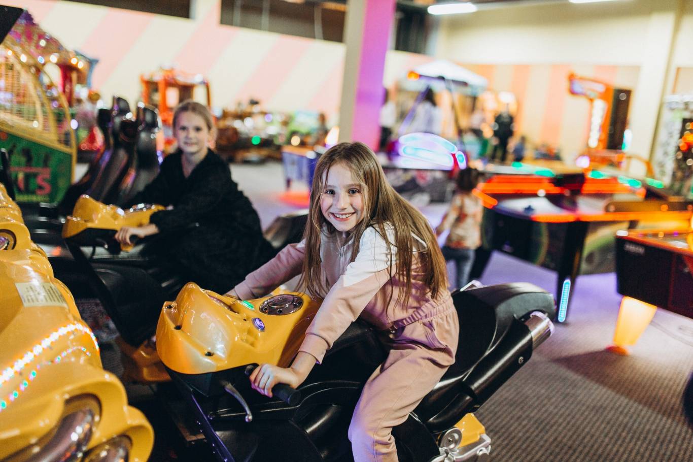 Дитяча планета запрошує на яскраві дитячі забави