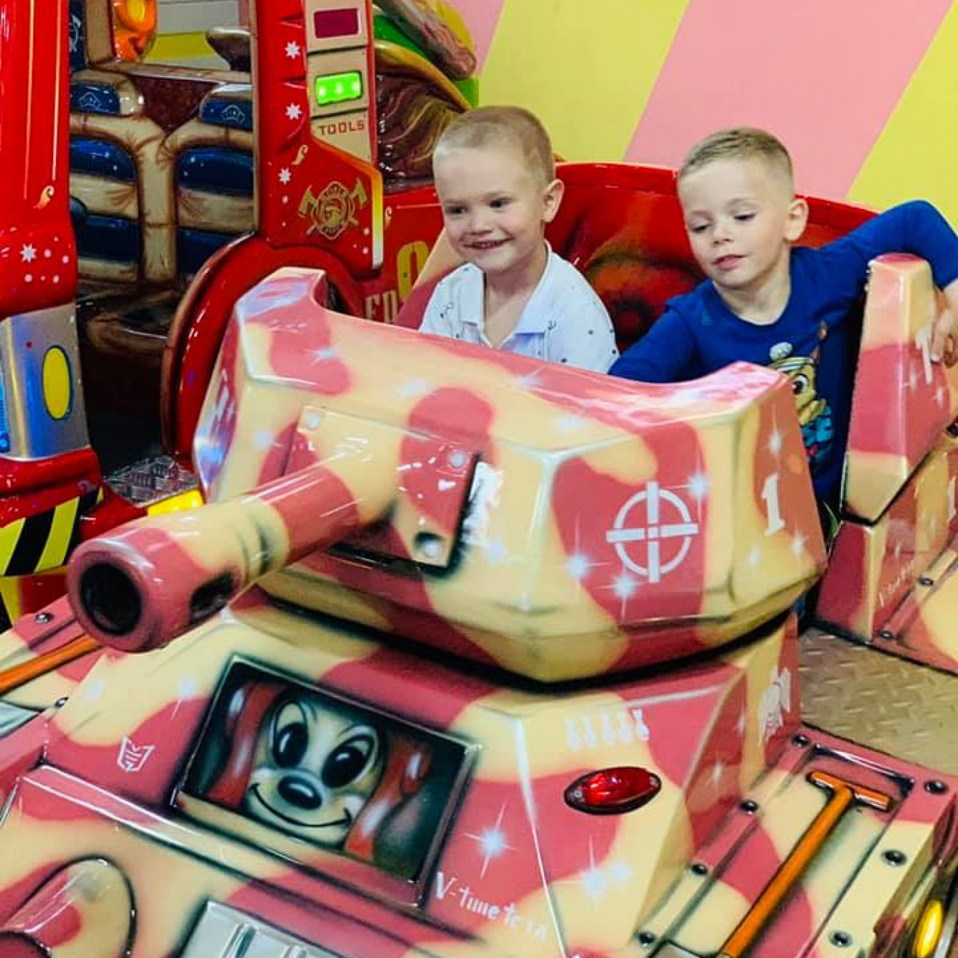 Дитяча планета запрошує на яскраві дитячі забави