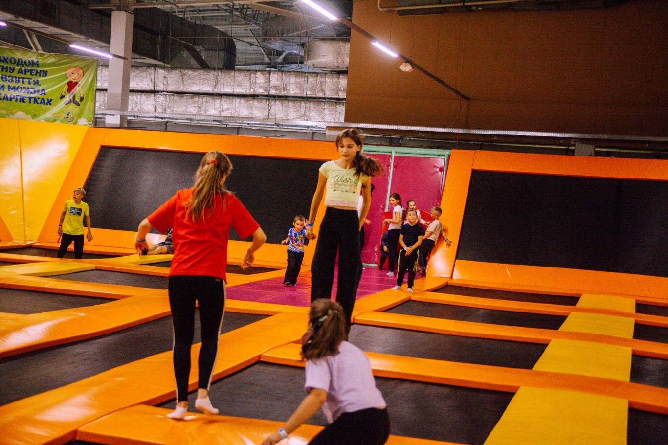 Дитяча планета запрошує на яскраві дитячі забави