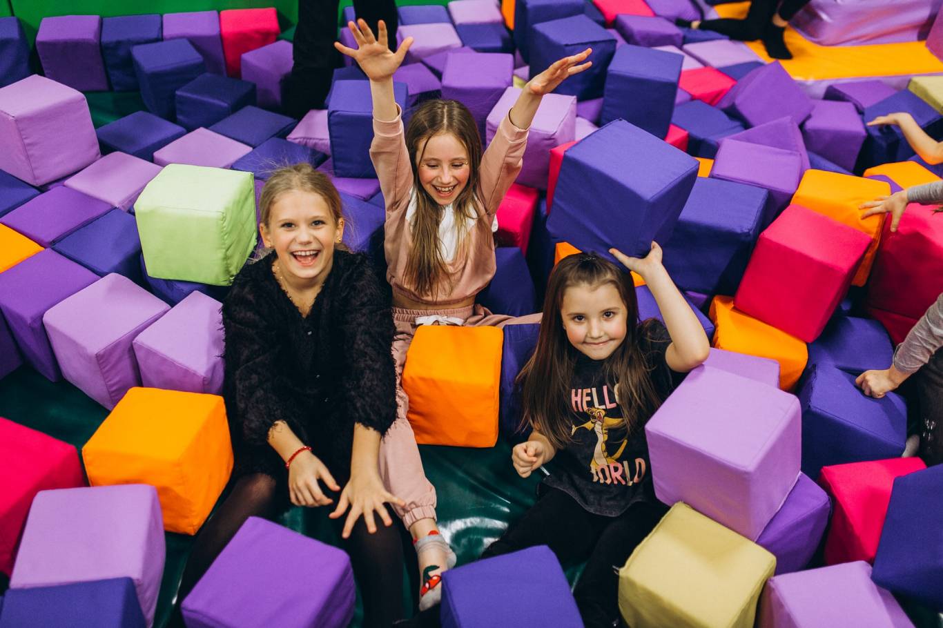 Дитяча планета запрошує на яскраві дитячі забави