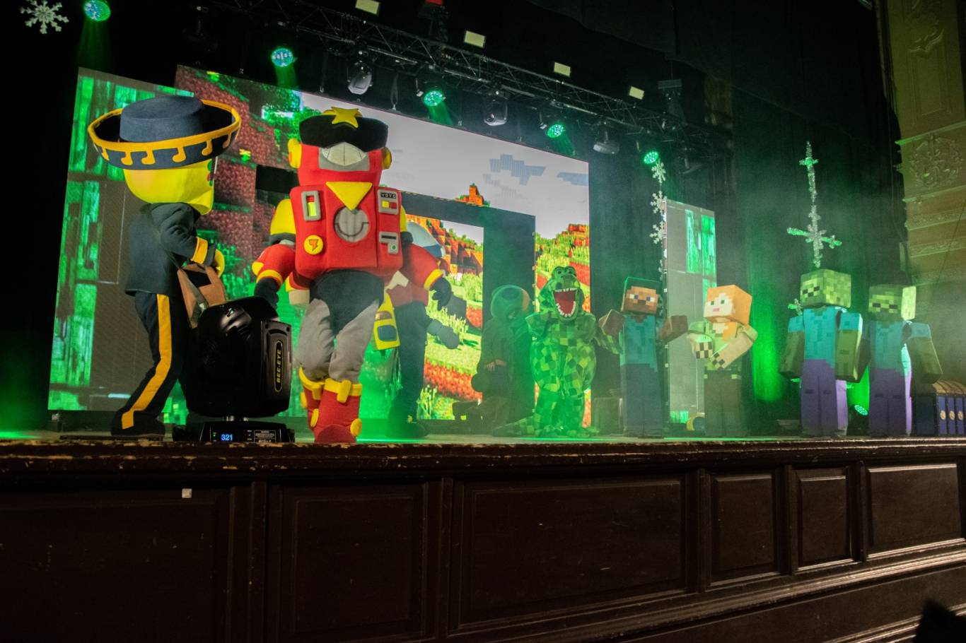 Minecraft та Brawl Stars рятують Roblox