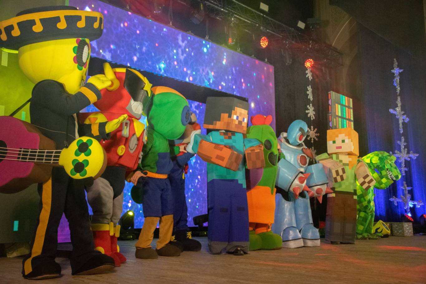 Шоу-спектакль Minecraft проти Brawl Stars