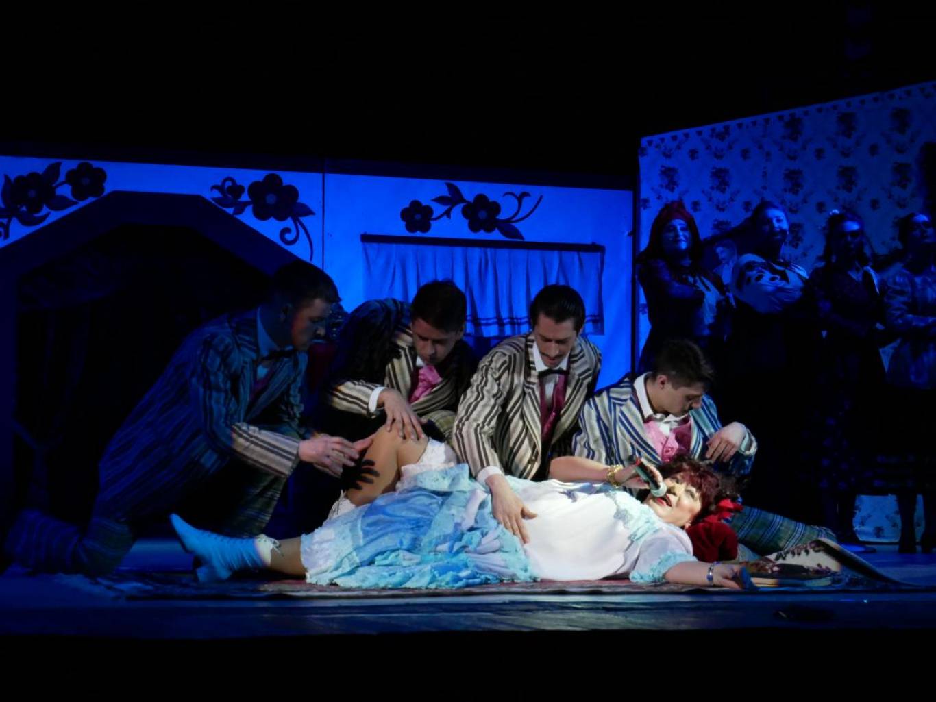 Вистава За двома зайцями