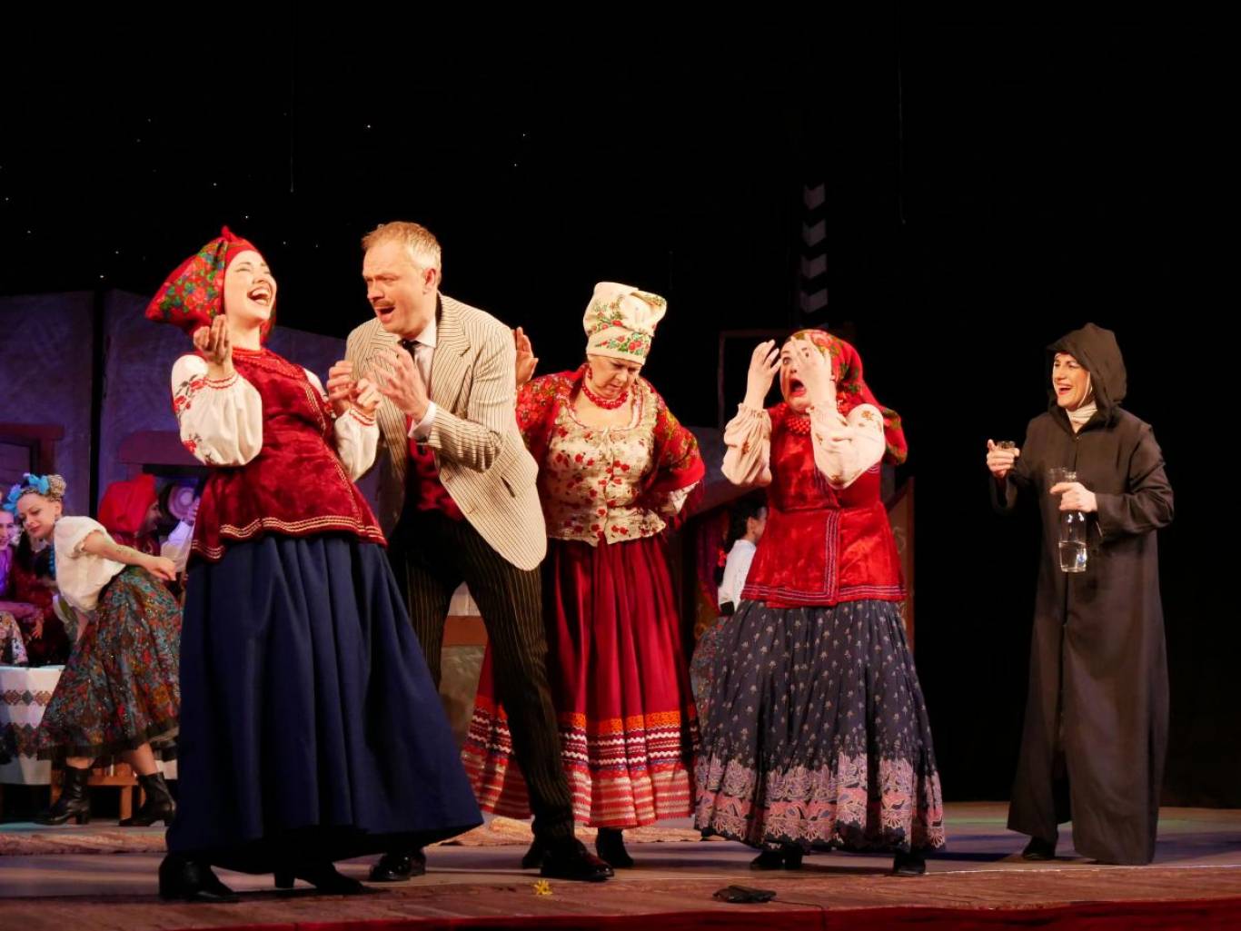 Вистава За двома зайцями