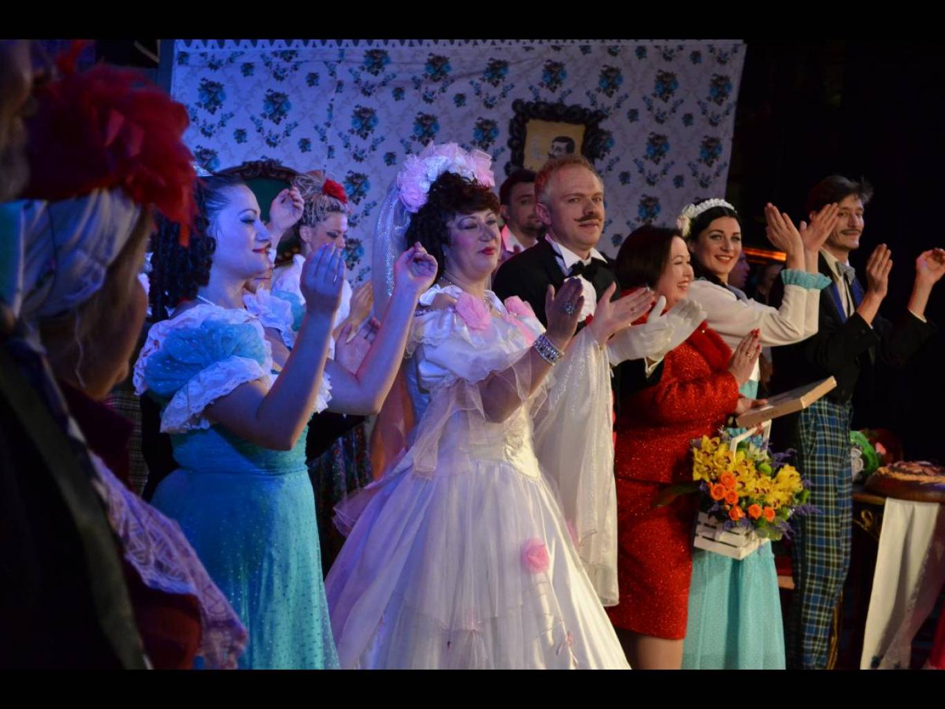 Вистава За двома зайцями