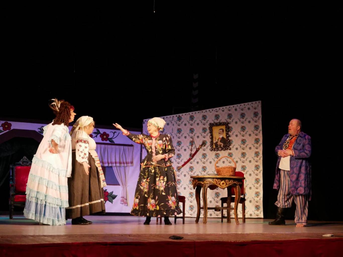 Вистава За двома зайцями