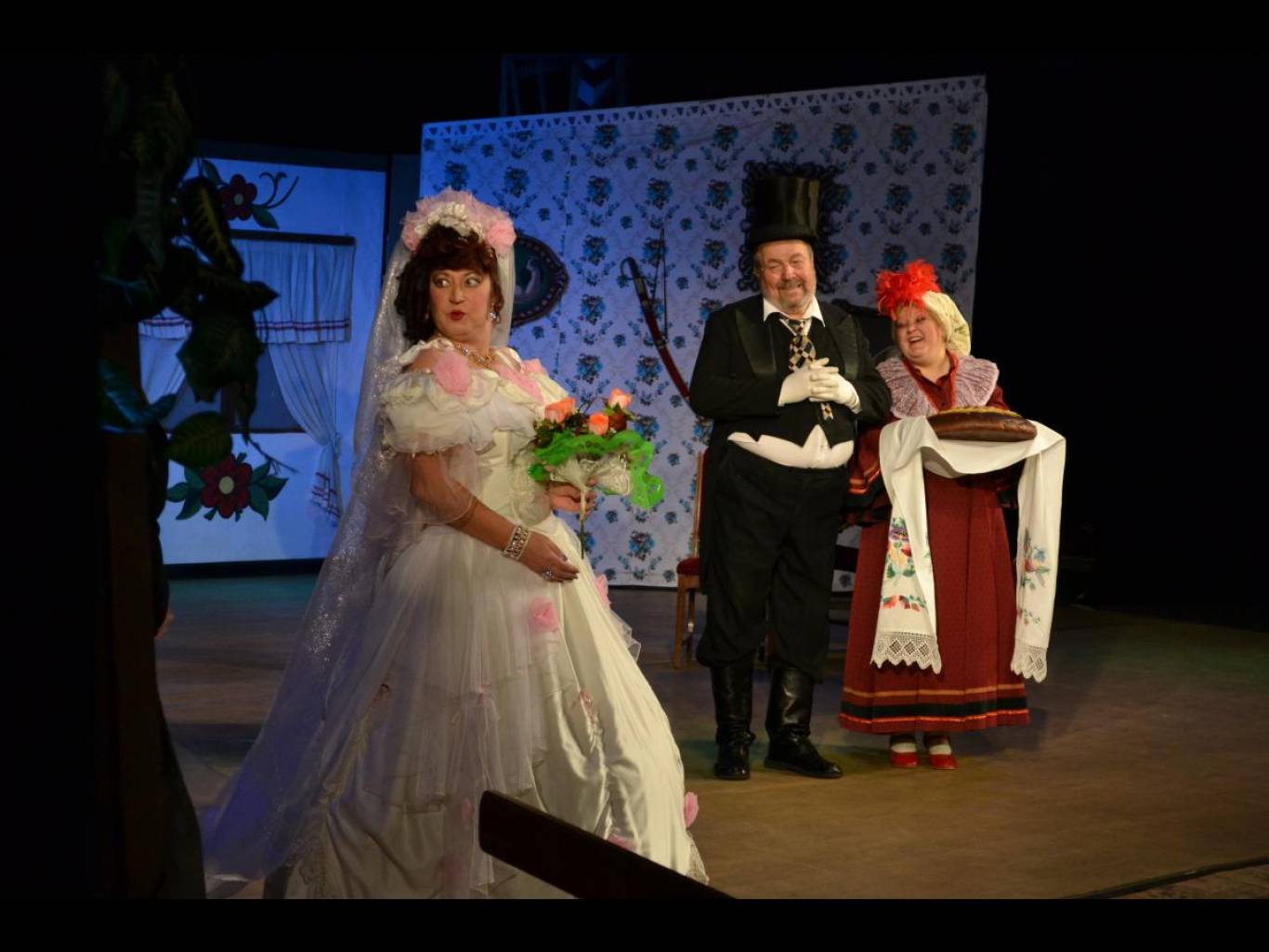 Вистава За двома зайцями