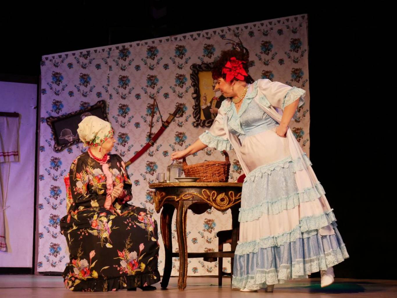 Вистава За двома зайцями