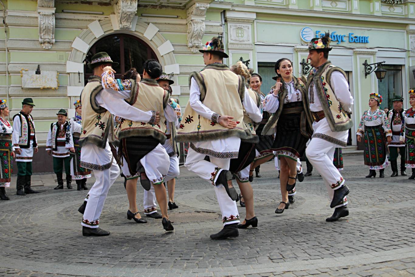 Концерт Заслуженого академічного буковинського ансамблю пісні і танцю "Буковинське Подвір'я"