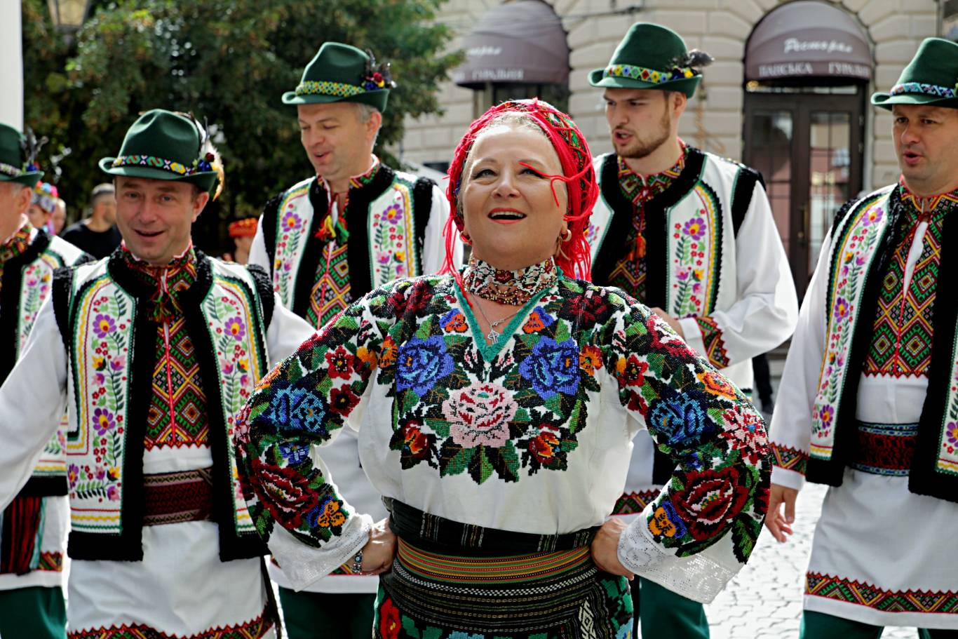Концерт Заслуженого академічного буковинського ансамблю пісні і танцю "Буковинське Подвір'я"