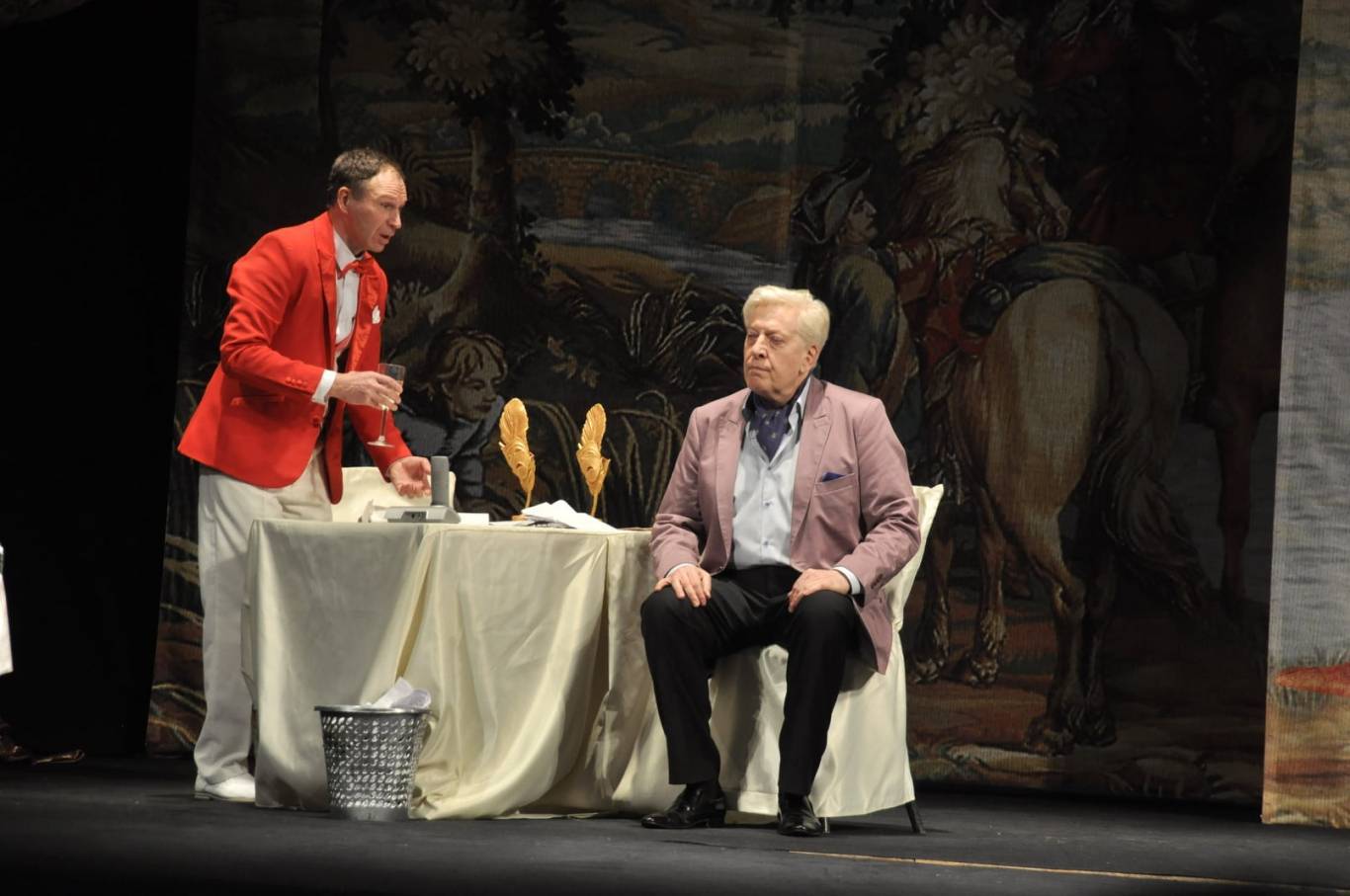 Жінка над нами