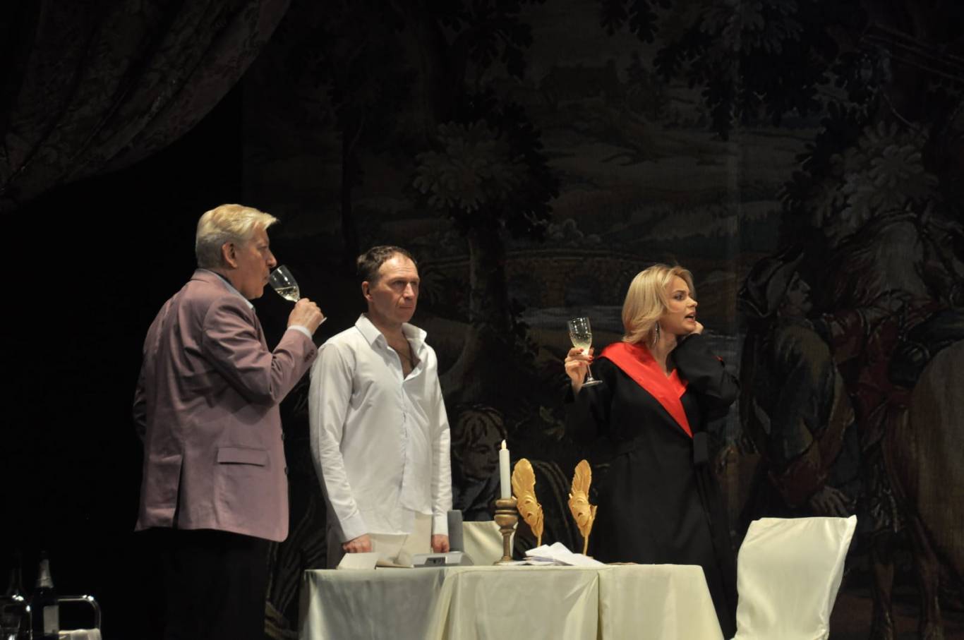 Жінка над нами