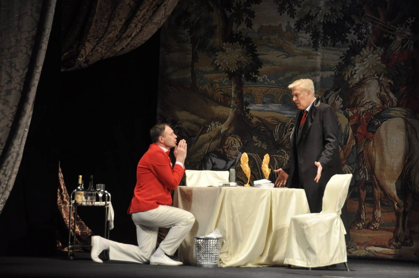 Жінка над нами