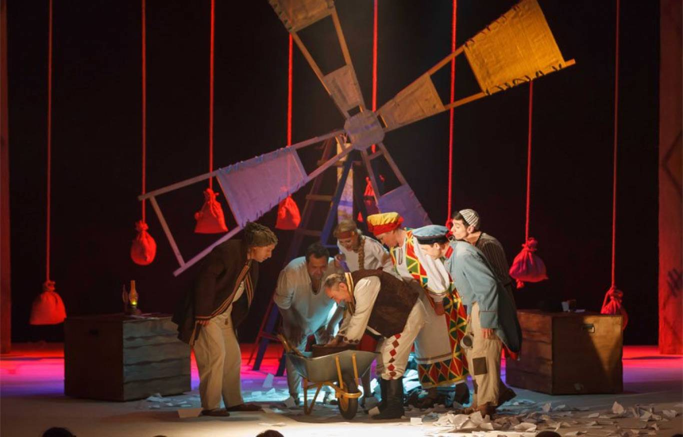 Сто тисяч - Вистава