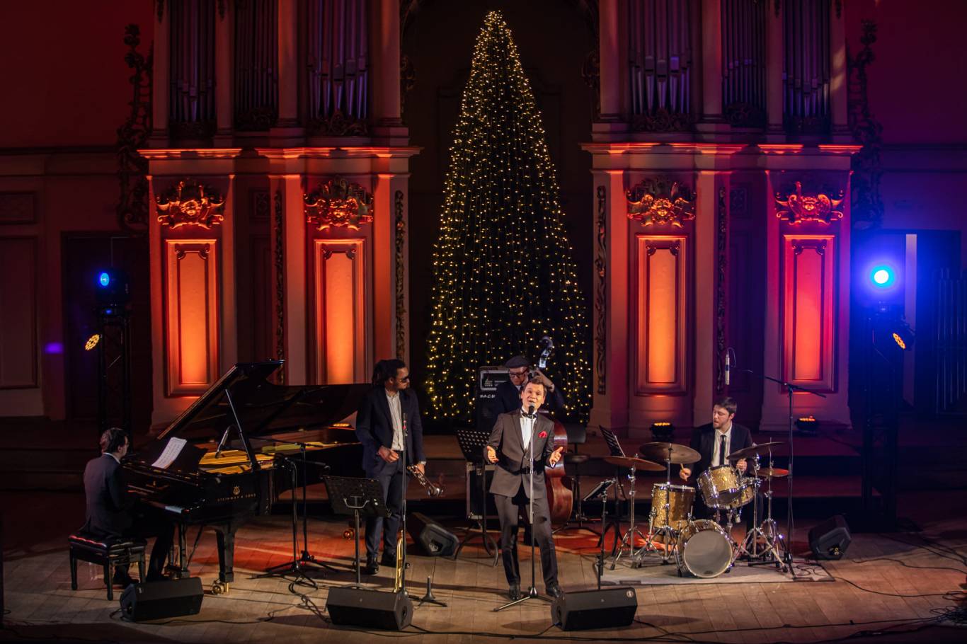 Різдвяний джаз при свічках