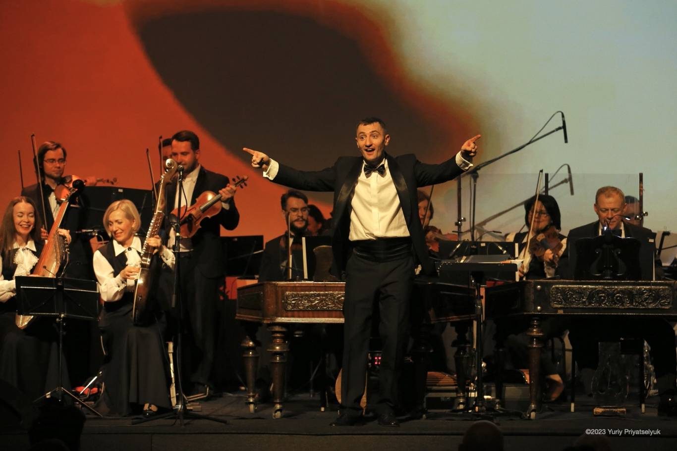 НАОНІ Оркестра . «Світові та українські  хіти»