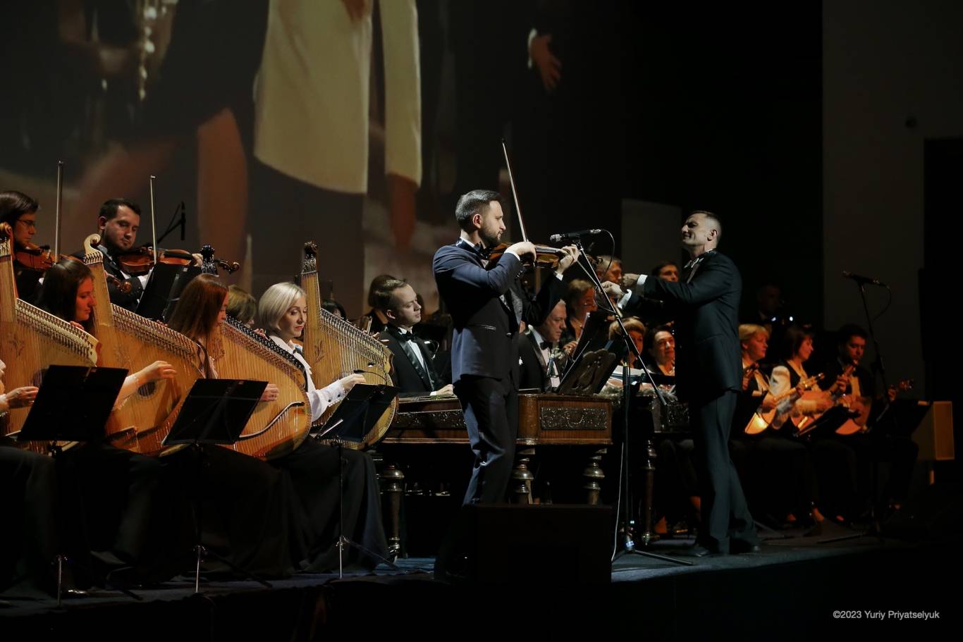 НАОНІ Оркестра . «Світові та українські  хіти»