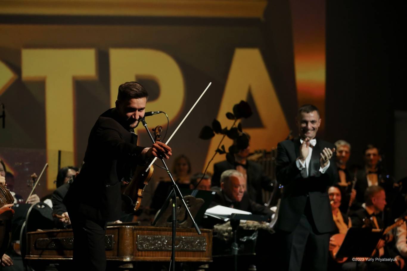 НАОНІ Оркестра . «Світові та українські  хіти»