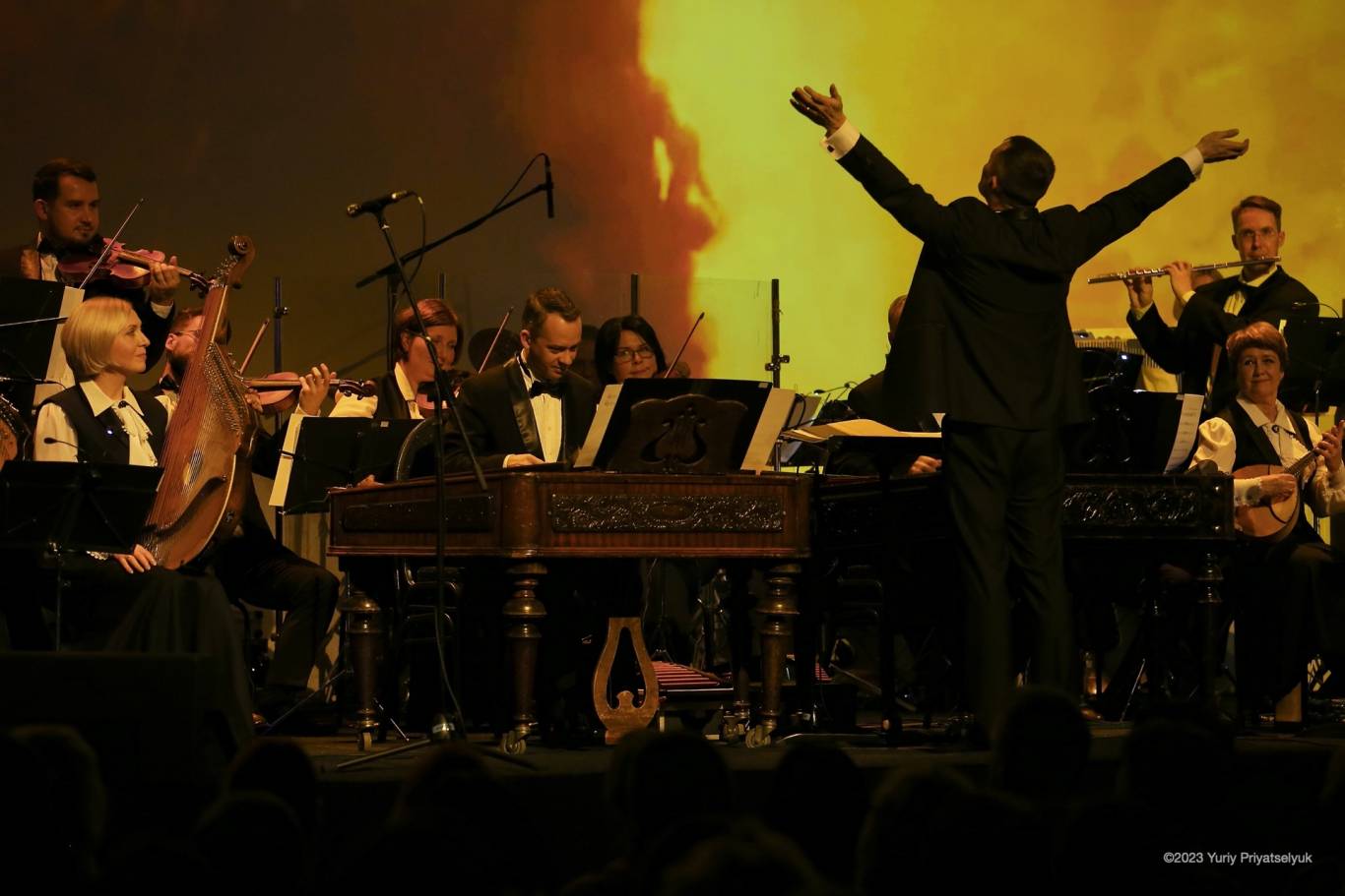 НАОНІ Оркестра . «Світові та українські  хіти»