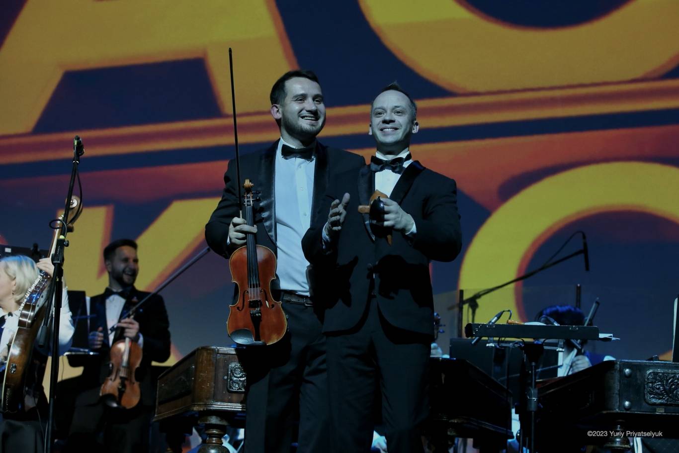 НАОНІ Оркестра . «Світові та українські  хіти»