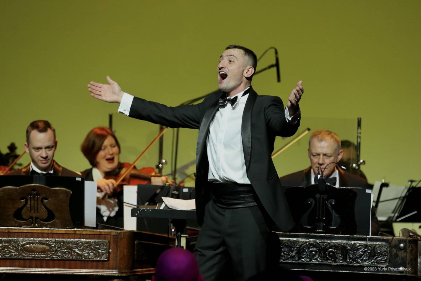 НАОНІ Оркестра . «Світові та українські  хіти»