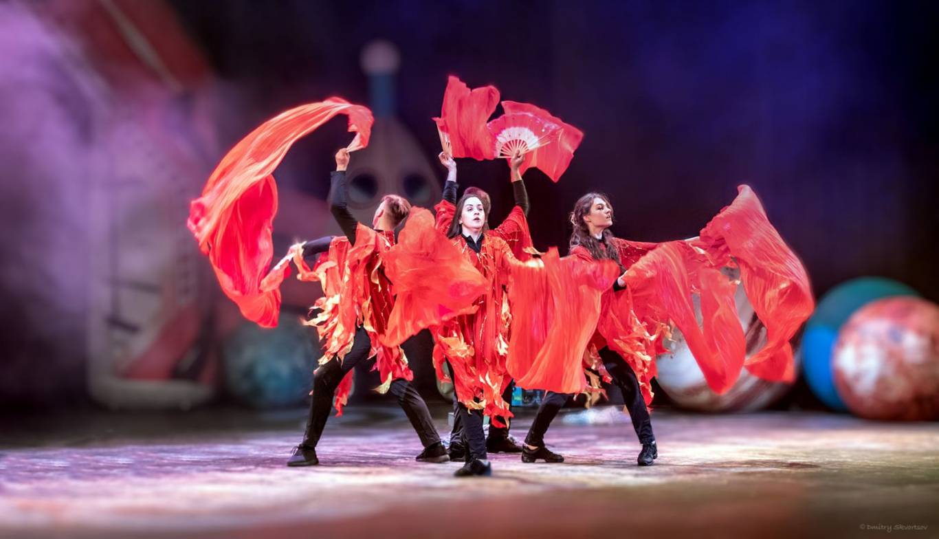 Космічне мультимедійне шоу  "COSMO SHOW"