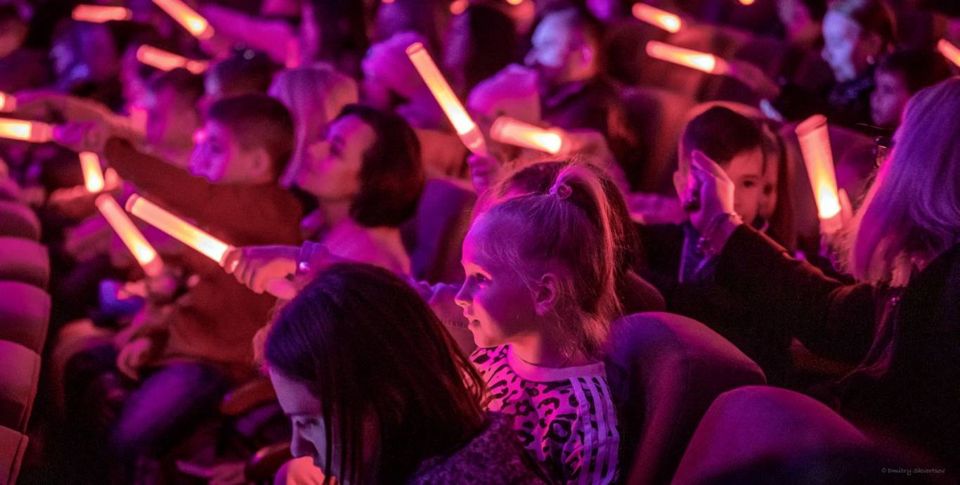 Космічне мультимедійне шоу  "COSMO SHOW"