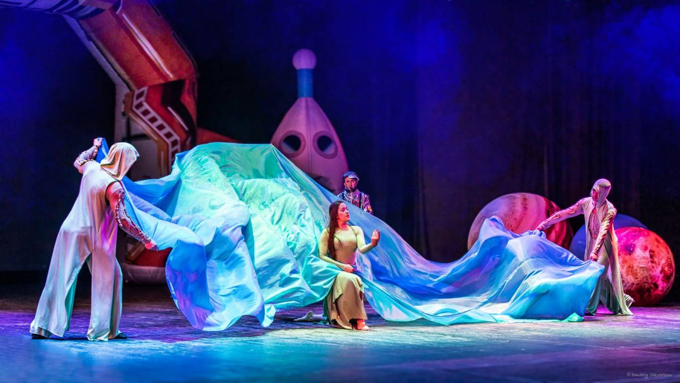 Космічне мультимедійне шоу  "COSMO SHOW"