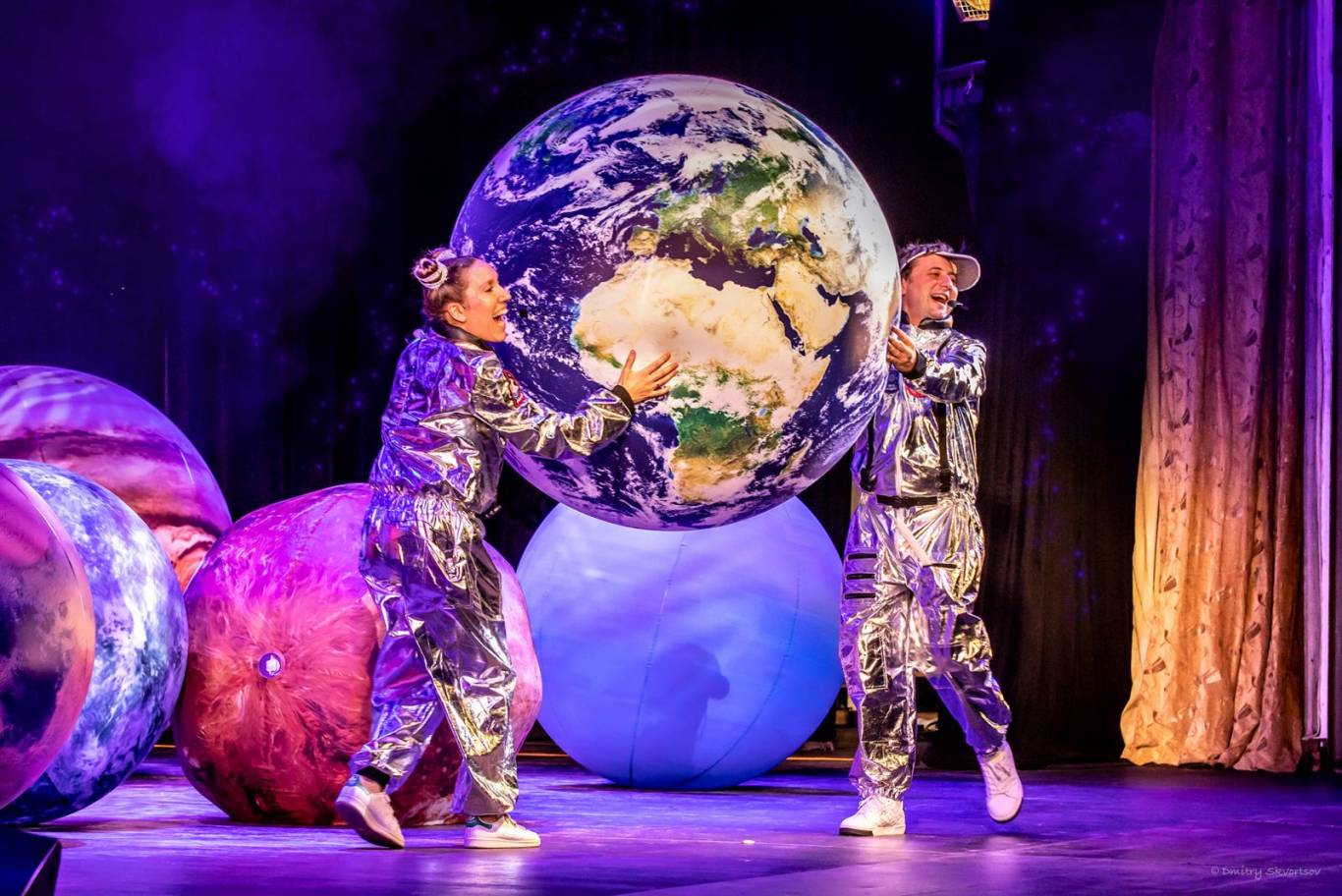 Космічне мультимедійне шоу  "COSMO SHOW"