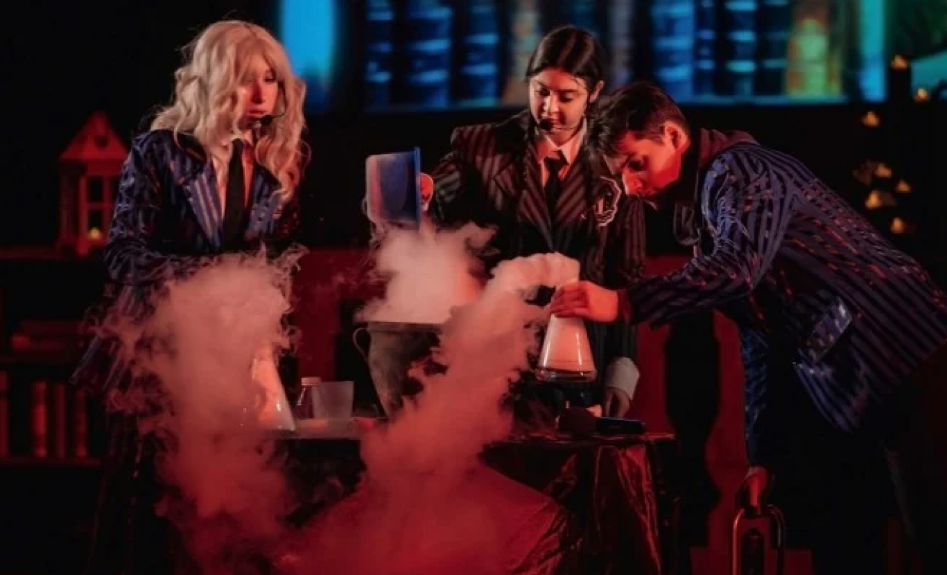 Halloween party в родині Адамс