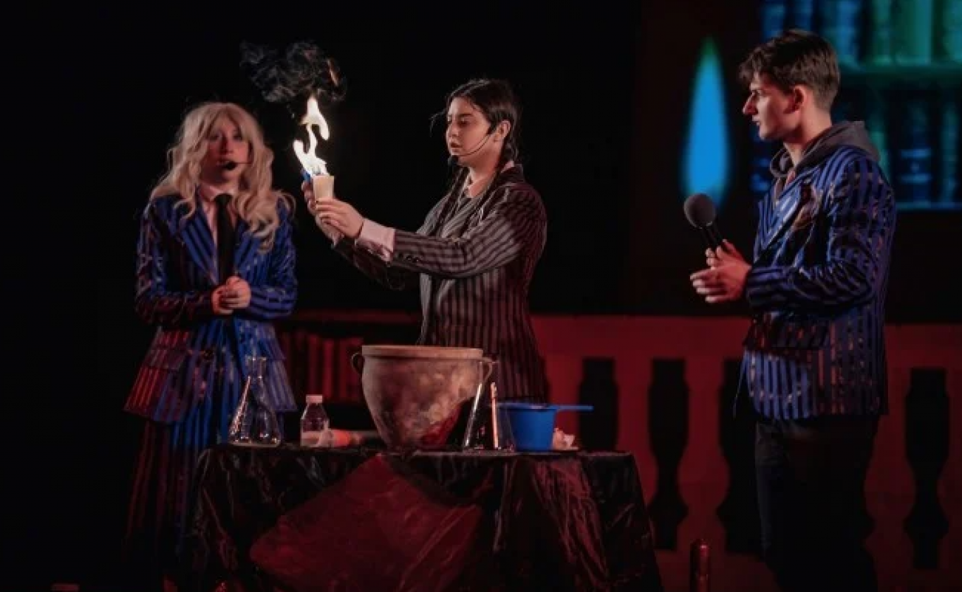 Halloween party в родині Адамс