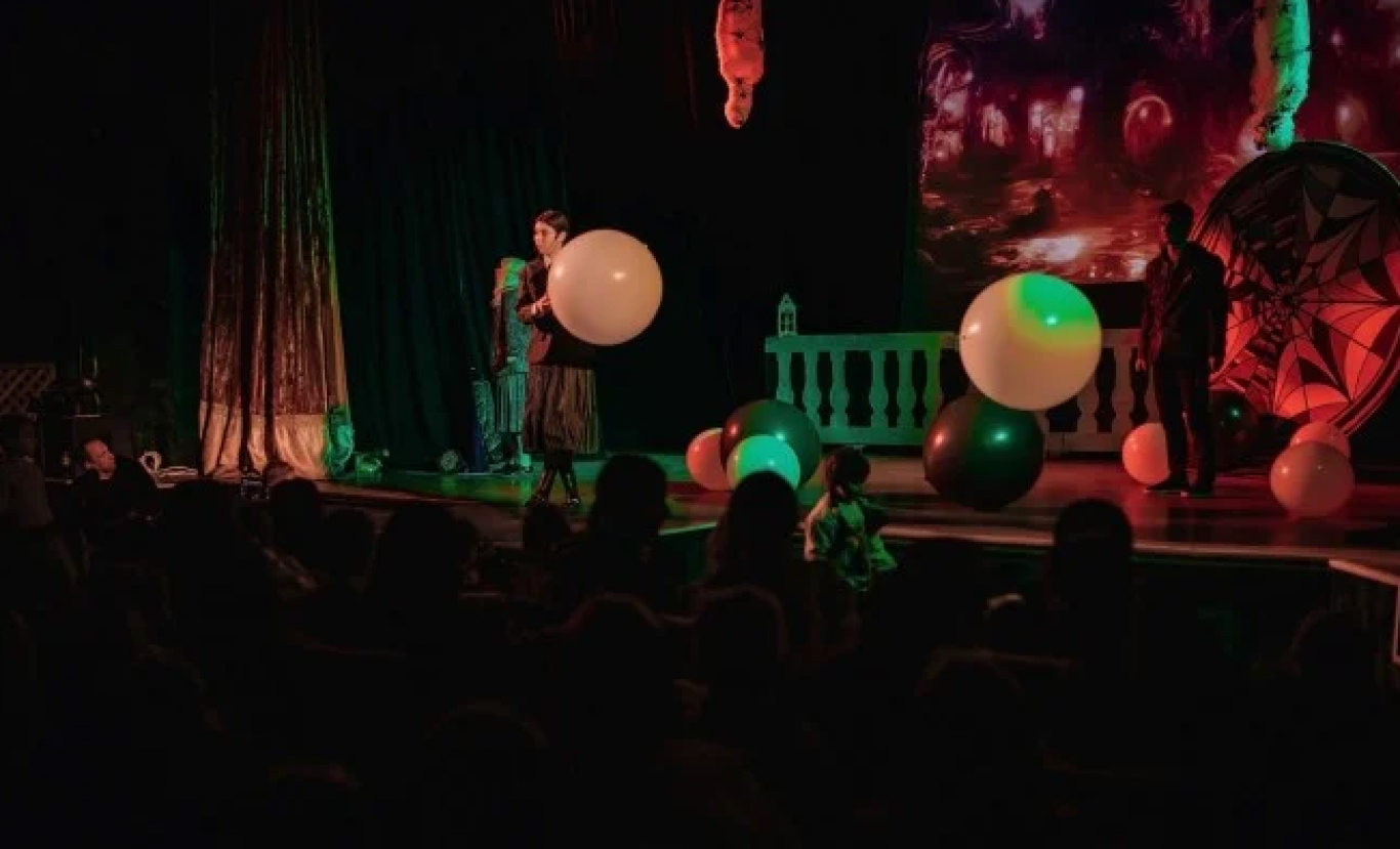 Halloween party в родині Адамс