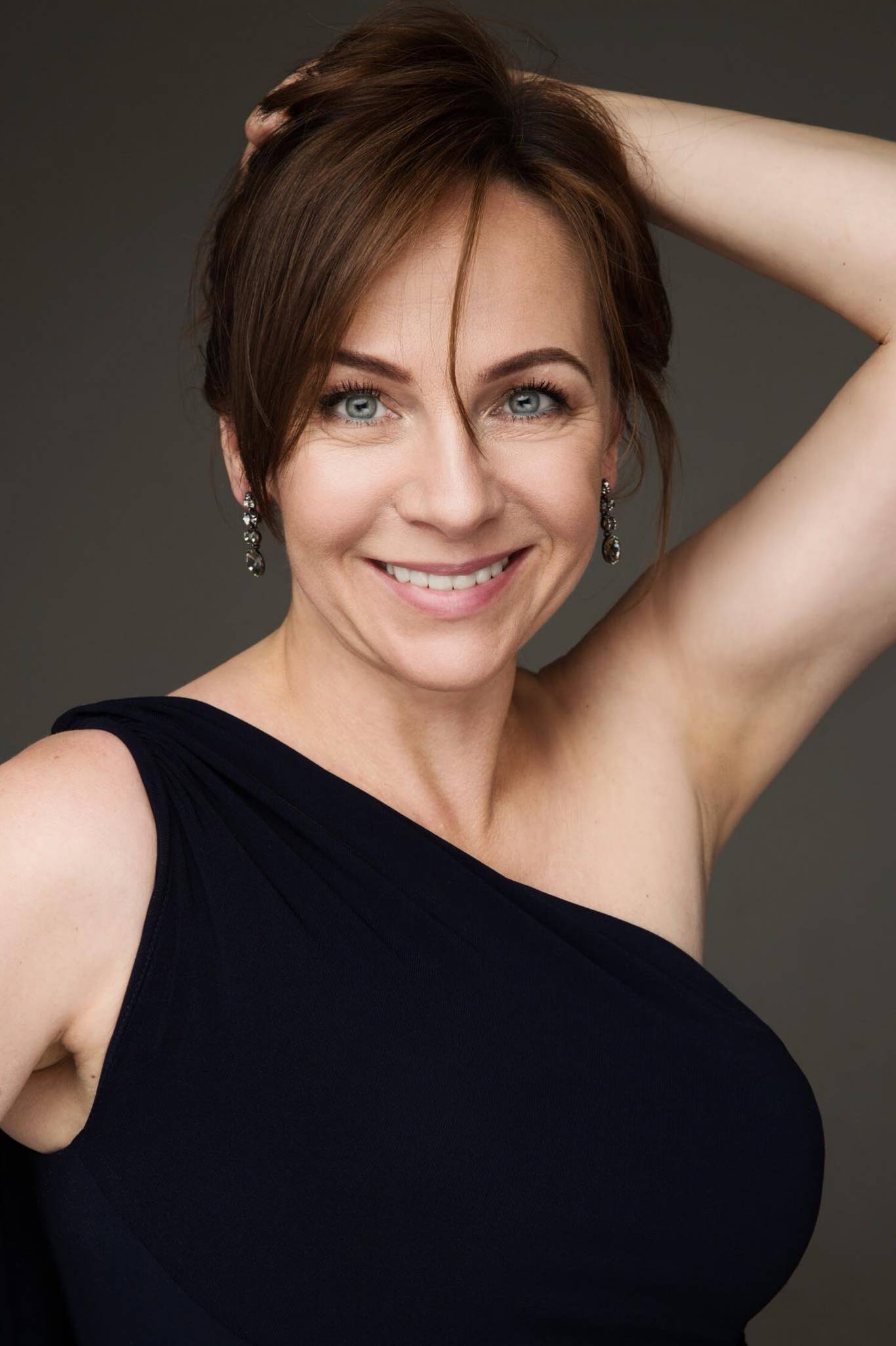 Прем’єра «Апельсиновий пунш» і зіркові акторки 15 лютого у Вінниці