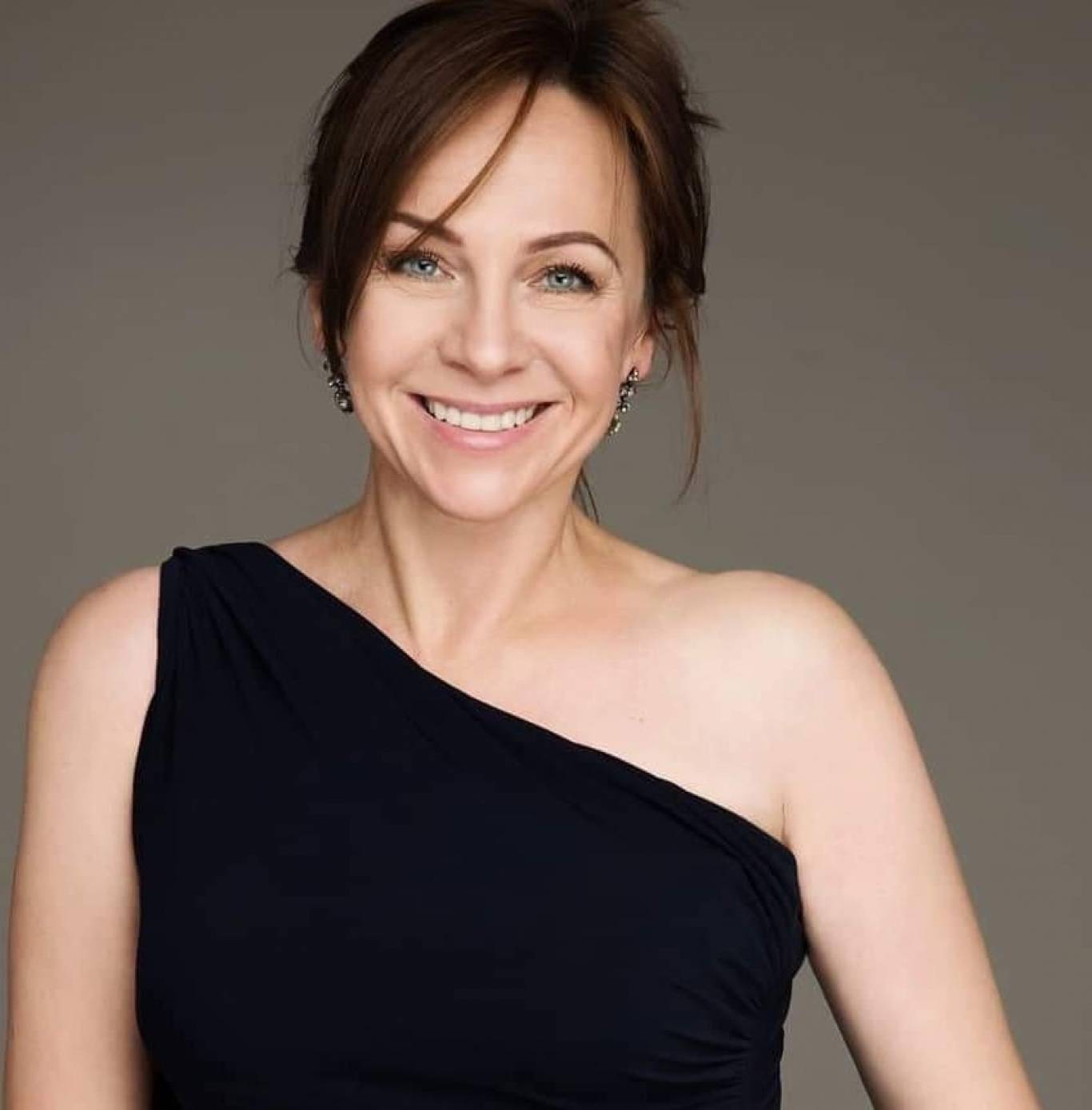 Прем’єра «Апельсиновий пунш» і зіркові акторки 15 лютого у Вінниці