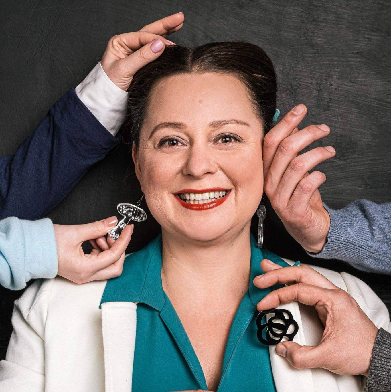 Прем’єра «Апельсиновий пунш» і зіркові акторки 15 лютого у Вінниці