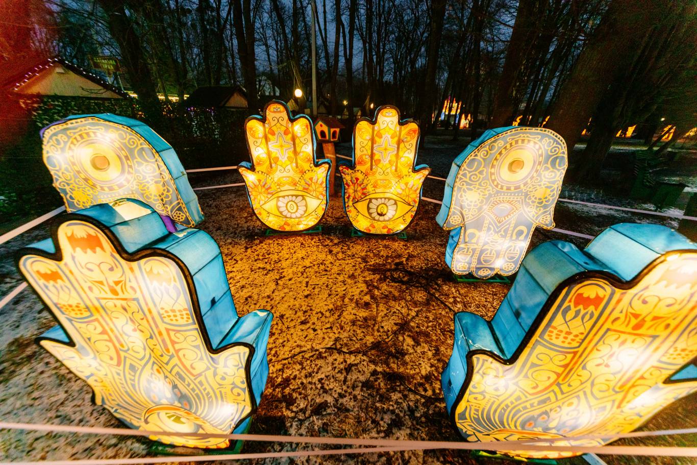 Парк Ліхтарів. Магічна казка з феями, ельфами та драконами