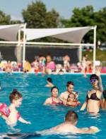 "PICNIC FAMILY FESTIVAL" біля басейну в Sky Family Park