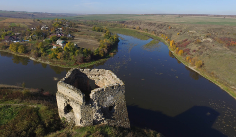 7 замків на Хмельниччині, які варто відвідати восени